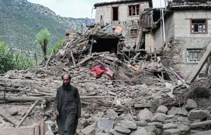 Suman mil 400 muertos por el terremoto en Afganistán