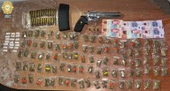 Caen 6 menores con 99 dosis de droga y una pistola en Iztacalco