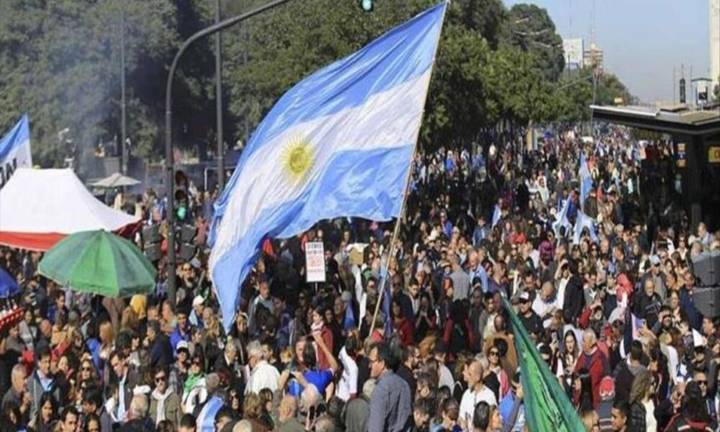 Resultados electorales evidencian el rechazo a políticas neoliberales en Argentina
