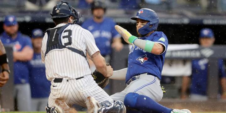 Cody Bellinger's great throw helps Yankees beat Blue Jays