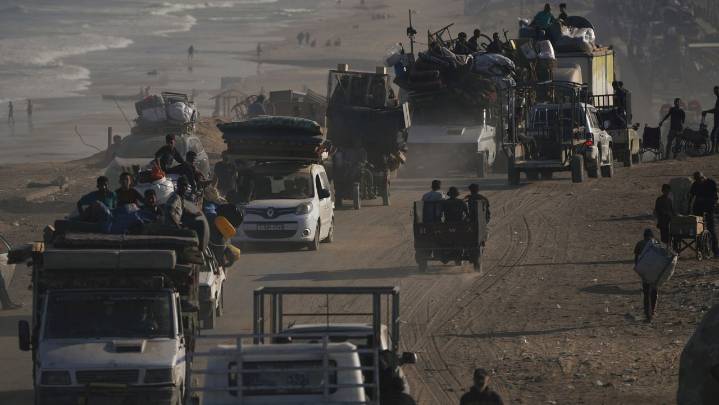 Israeli troops press forward into Gaza City as Palestinians flee
