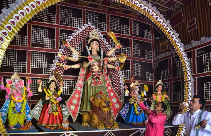 Navaratri 2025 Day 3: Goddess Chandraghanta, Significance, Puja Timings, Mantras, Colours