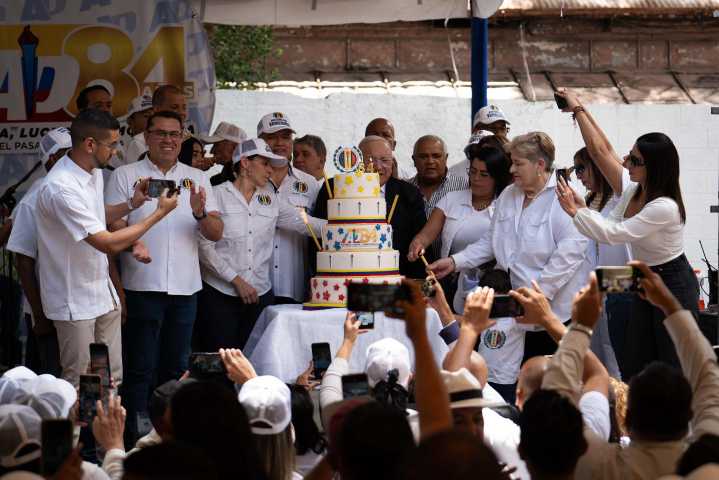 Dividido en dos grupos, AD conmemoró su 84 aniversario