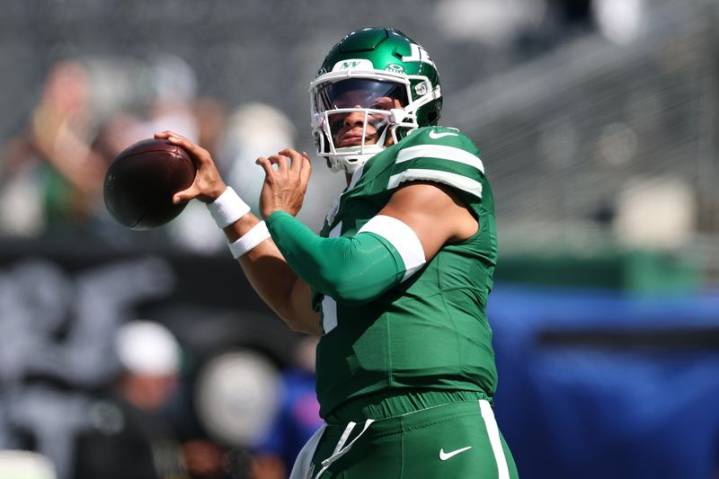 Jets coach on QB Justin Fields: 'If he's cleared, he's the starter'
