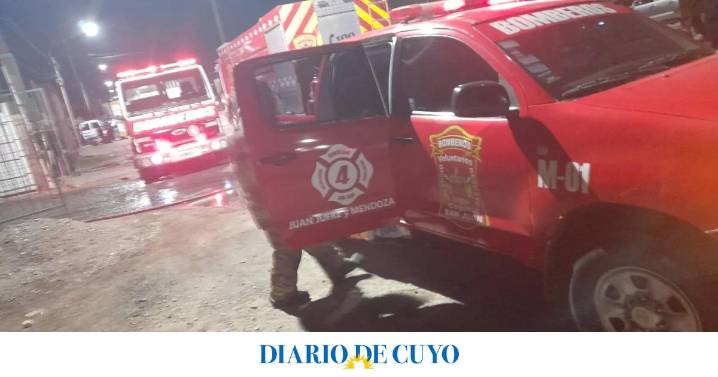 Los videos del impactante incendio que destruyó una flota de colectivos en Pocito