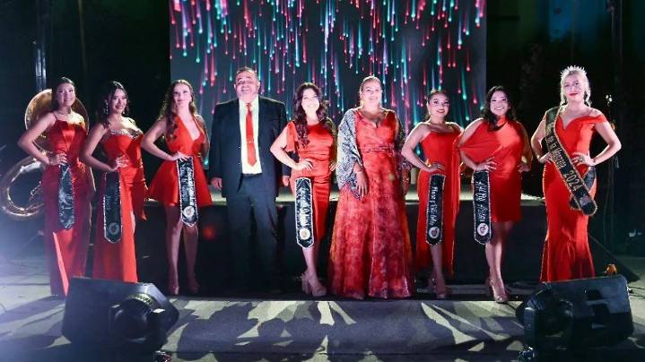 Presentan a candidatas a reinas del Festival de la Manzana en Guerrero en celebración del Grito de Independencia