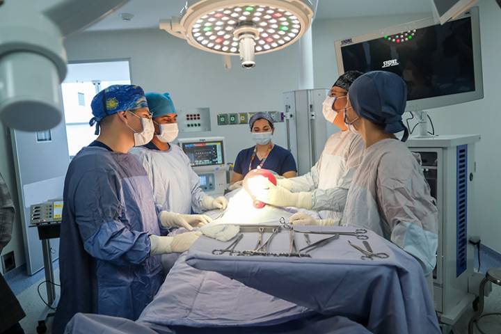 Entregan seis quirófanos en hospital Zoquipan