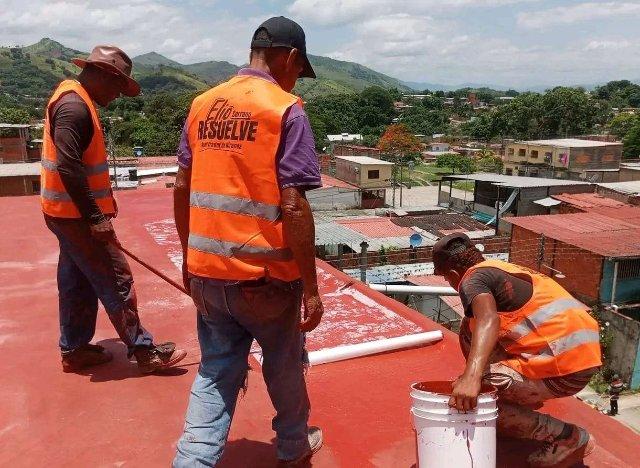 Rehabilitan azoteas en edificios de Aragüita en Ocumare del Tuy