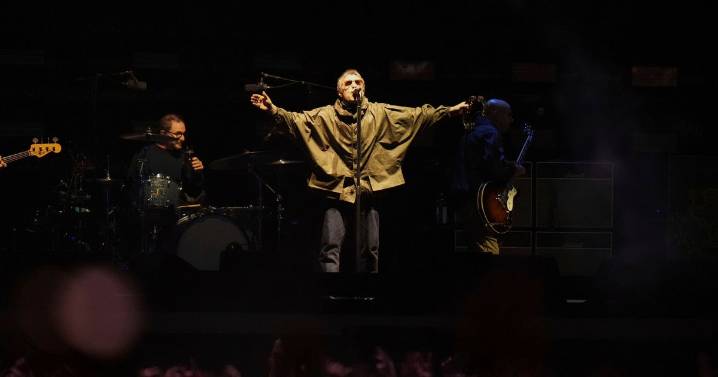 Liam Gallagher sends Oasis fans into frenzy with comment at end of Wembley Stadium show