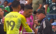 VIDEO: Luis Suárez pierde la cabeza y escupe a auxiliar del Seattle Sounders