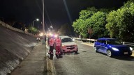 Conductora choca contra camellón en la Teófilo Borunda y vuelca