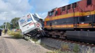 Tren embiste autobús de pasajeros en Comonfort, Guanajuato; reportan cinco muertos y varios heridos