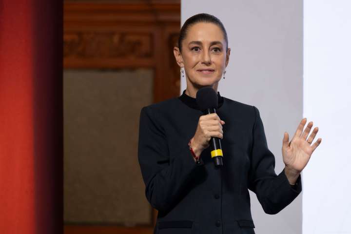 Nunca negociaré adeudos con Salinas Pliego.
