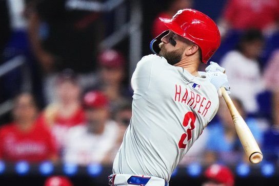 Bryce Harper hizo ganar a Filis 4