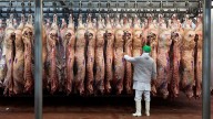 El Gobierno bajó a cero las retenciones para la carne bovina y avícola hasta el 31 de octubre