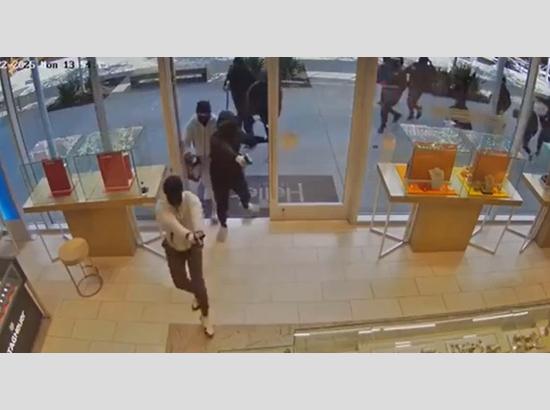 Daylight Heist in US: Masked gang steals $1 million from San Ramon Jewelry store; Watch Video [ FULL VIEW ]