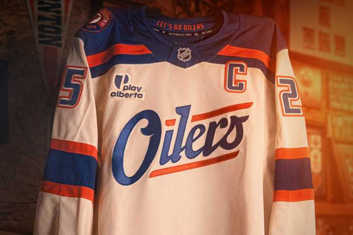 Edmonton Oilers show off schedule for newly revealed alternate jersey