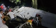 Aragua: Al menos un muerto y 35 heridos dejó el vuelco de un autobús en Choroní