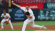 Novatos McGreevy y Saggese guían a Cardenales a blanqueada sobre Rojos