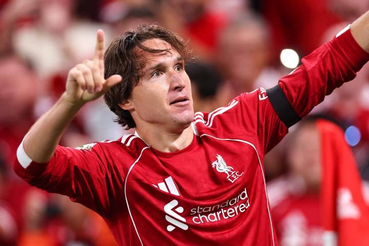 Federico Chiesa added to Liverpool's Champions League squad after Giovanni Leoni's ACL injury