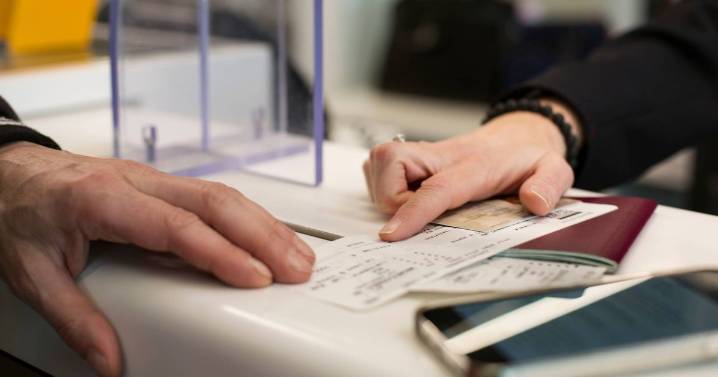 Couples alerted to crucial £94.50 passport update in travel warning