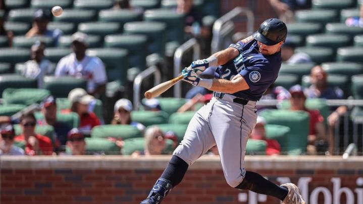 Raleigh hits major league-leading 53rd homer, Mariners rout Braves 18