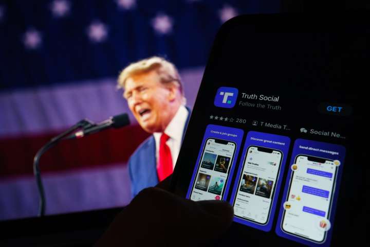 Trump reapareció en redes sociales tras rumores sobre su salud