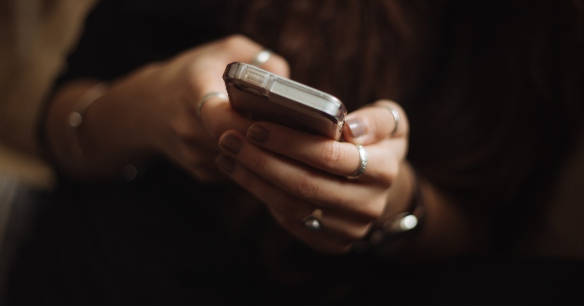 Un juez de Neuquén ordenó eliminar videos íntimos filtrados en redes: claves del fallo contra la violencia digital