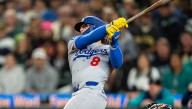 Hernandez's double helps Dodgers beat Seattle Mariners 5
