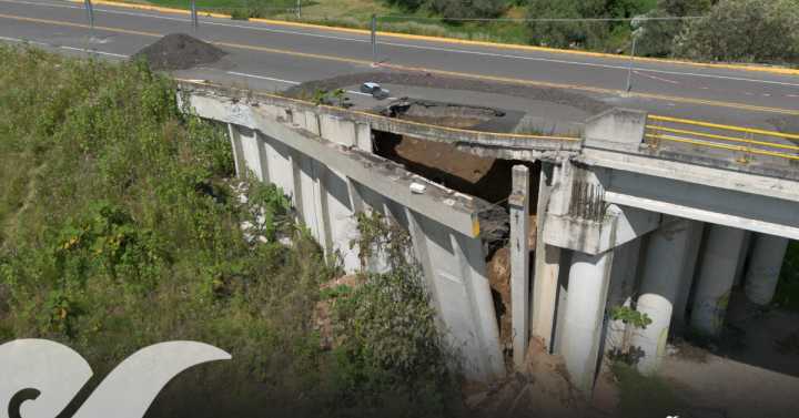 Socavón “atora” rehabilitación de carretera al Aeropuerto de Puebla
