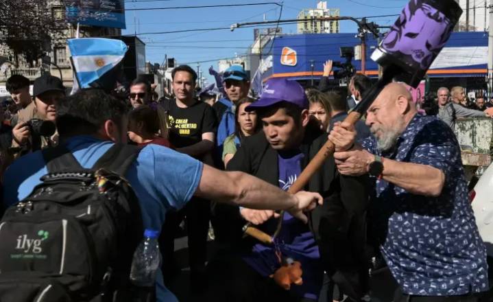 Procesaron sin prisión preventiva al joven acusado de arrojarle piedras a Javier Milei