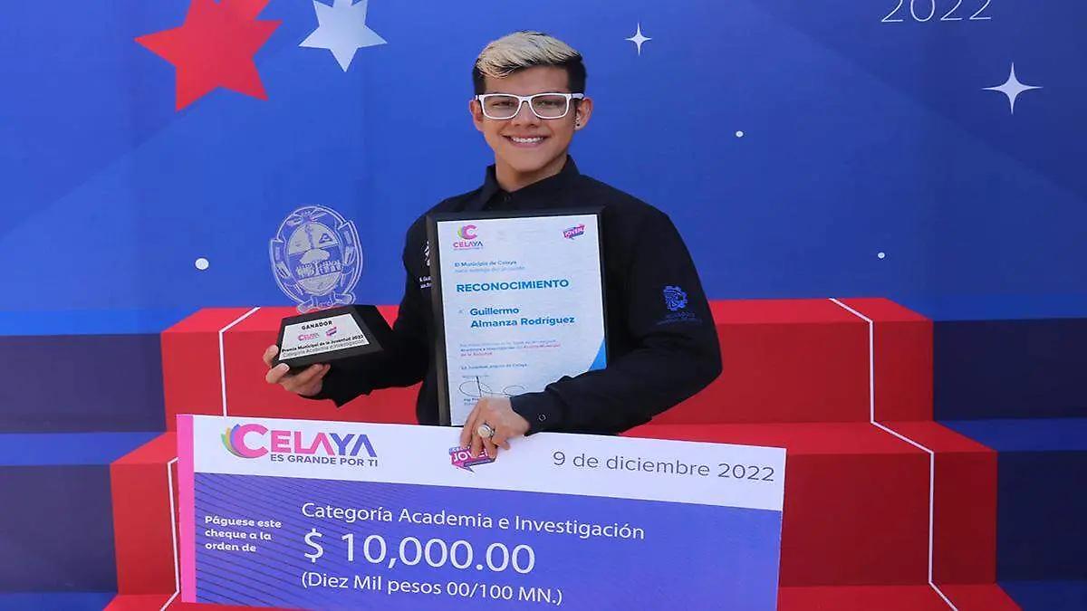 Guillermo Almanza, joven celayense, recibe el Premio Estatal Juventudes 2025