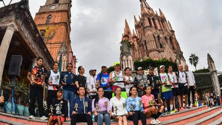 Corredores dan vida a la 39ª Carrera de la Vieja Guardia en San Miguel