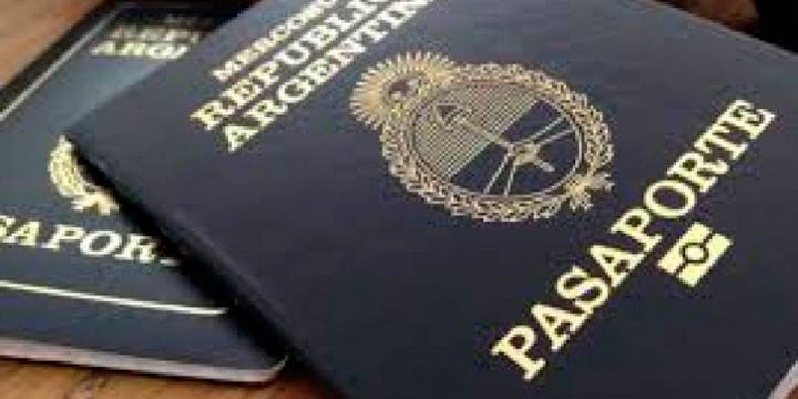 Piden a ciudadanos argentinos que devuelvan miles de pasaportes por una falla de seguridad en su fabricación