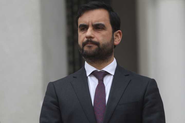 Ministerio de Justicia denuncia cuenta de Instagram que amenazó "cárcel o fusilamiento" contra Gajardo