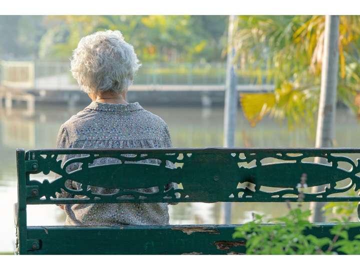 Dear Abby: Elderly woman isolates herself from her children