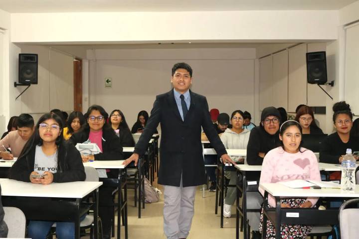 ¿Quién es Gilber Chura y por qué ha recibido las Palmas Magisteriales con solo 29 años?