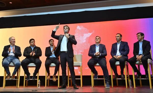 Torres encabezó en Puerto Madryn el segundo encuentro de gobernadores de Provincias Unidas: “Estamos cansados de elegir entre los que abandonan la obra pública y los que se la afanan”