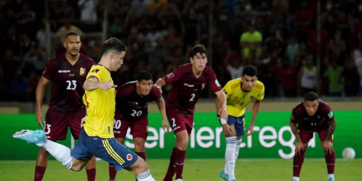 Este es el amargo recuerdo de James Rodríguez visitando a Venezuela en las Eliminatorias para Qatar 2022: marcó gol, pero mostró su frustración al ser eliminado del Mundial