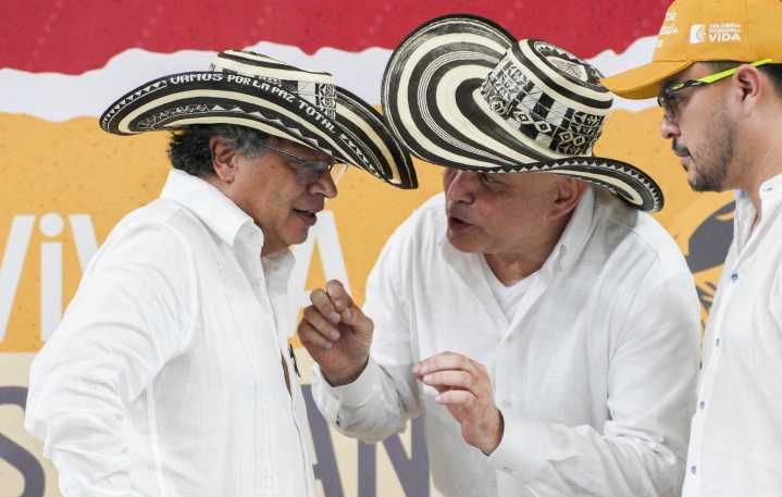 Gobierno designa a 16 exjefes paramilitares como gestores de paz