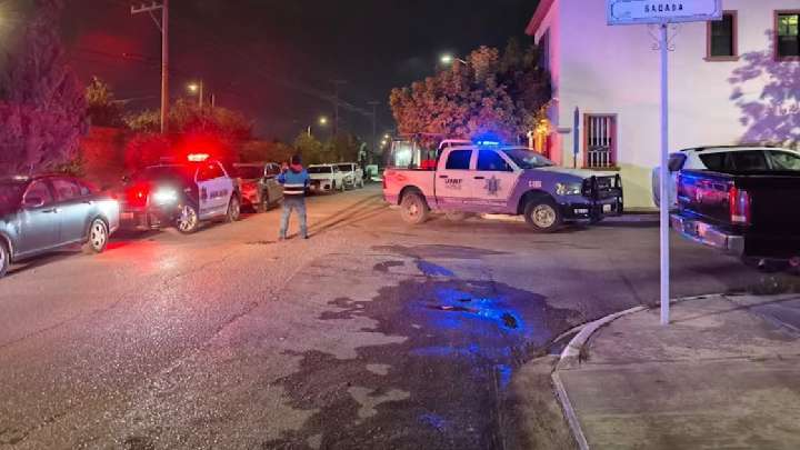 Carlos, de 54 años, es encontrado muerto en la entrada de su casa en Portal de Aragón, Saltillo, por sus familiares