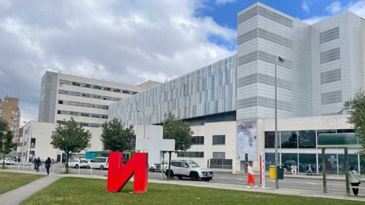 Un preso se fuga del hospital de Pamplona descolgándose desde la ventana con una sábana y es detenido horas después