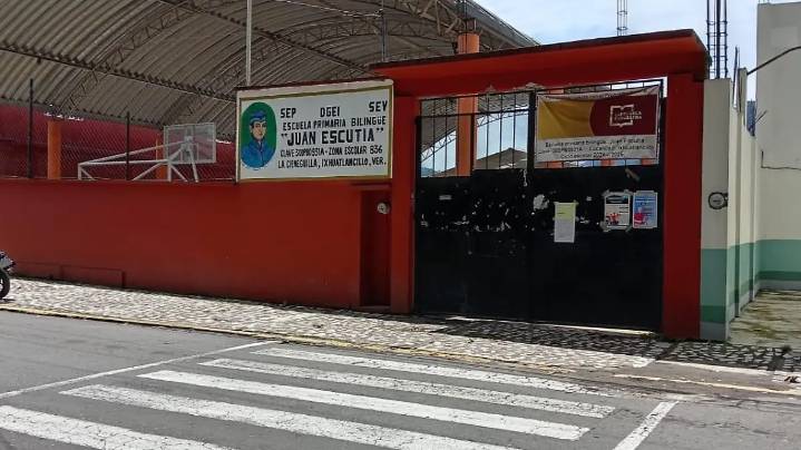 Por falta de luz y de profesores no hubo clases en escuelas de Ixhuatlancillo y Tehuipango
