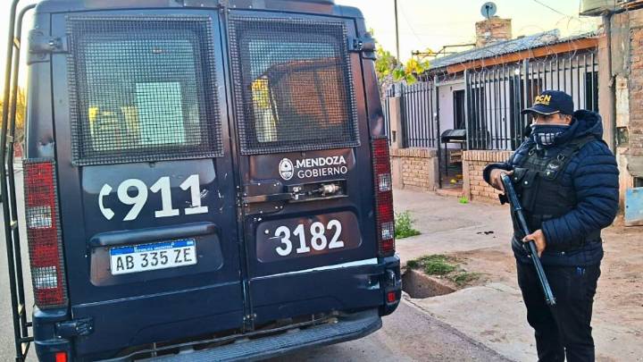 Trasladaban tres kilos de cocaína a San Juan y quedaron detenidos en Lavalle