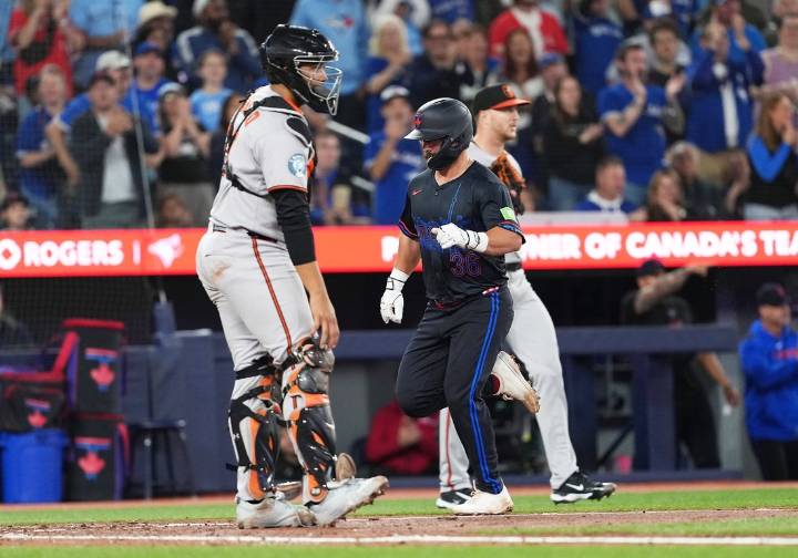 Deadspin | Vladimir Guerrero Jr., Jays pull away late against O's