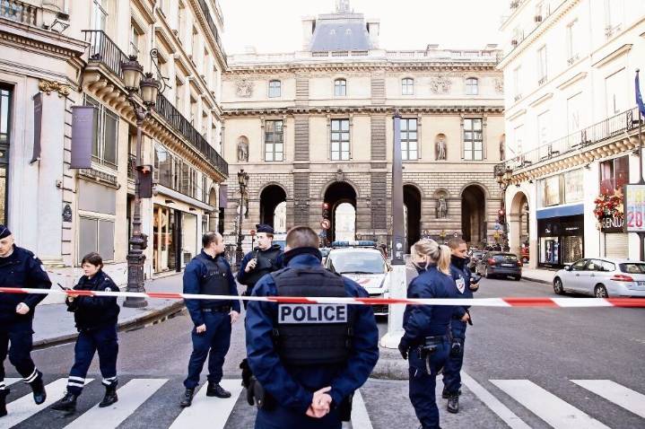 Auto atropella a peatones en Francia; reportan al menos un muerto y 3 heridos