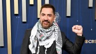 Javier Bardem con un pañuelo palestino en los premios Emmy