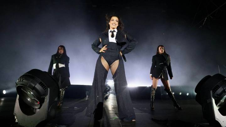 Chanel, broche de oro para San Mateo: cierre caliente (pese al tiempo) y colorido a los conciertos de Oviedo
