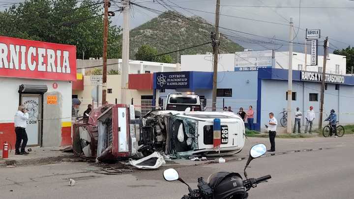 Patrulla eléctrica se hace pedazos tras chocar contra pick up al sur de Hermosillo
