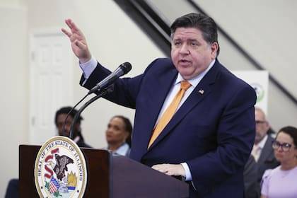 Gobernador de Illinois llama "dictador" a Trump por amenaza de usar tropas en Chicago
